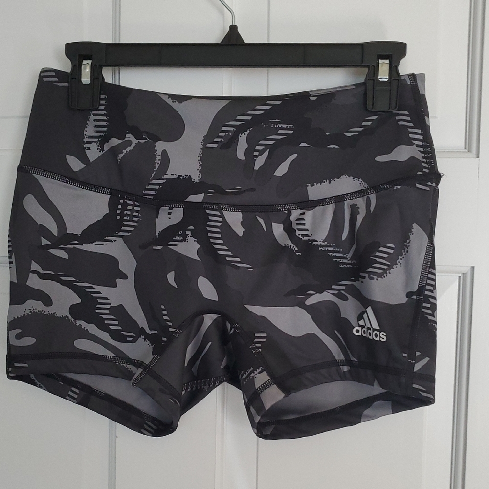 NWOT Adidas Aeroready 4in Women's Sz M Black and Gray Shorts